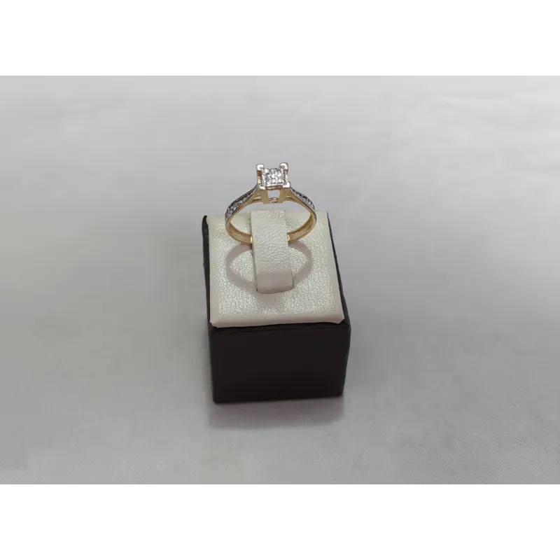 Դեղին ադամանդե մատանի