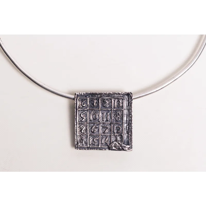 "Մոգական քառակուսի" Կախազարդ