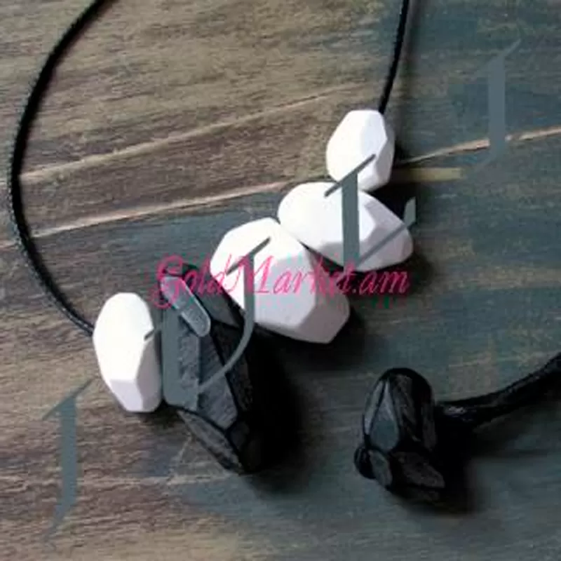 Classic clay necklace