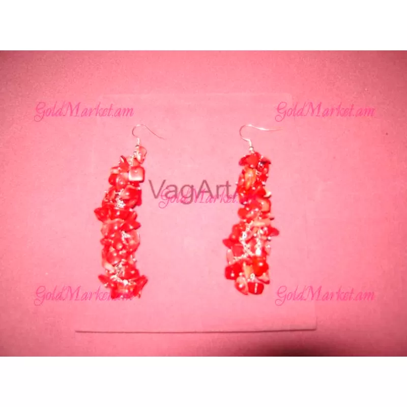 Ականջող բնական քարերից