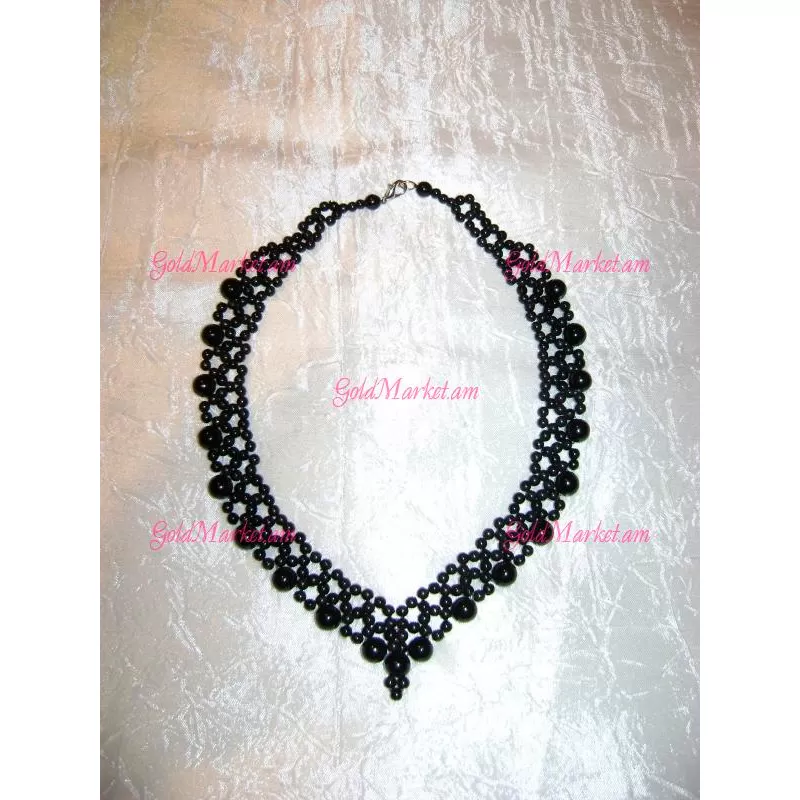 Սև քարերով վզնոց